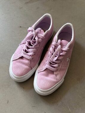 Converse Women’s Pink Suede Low-Top Skate Sneakers USM4